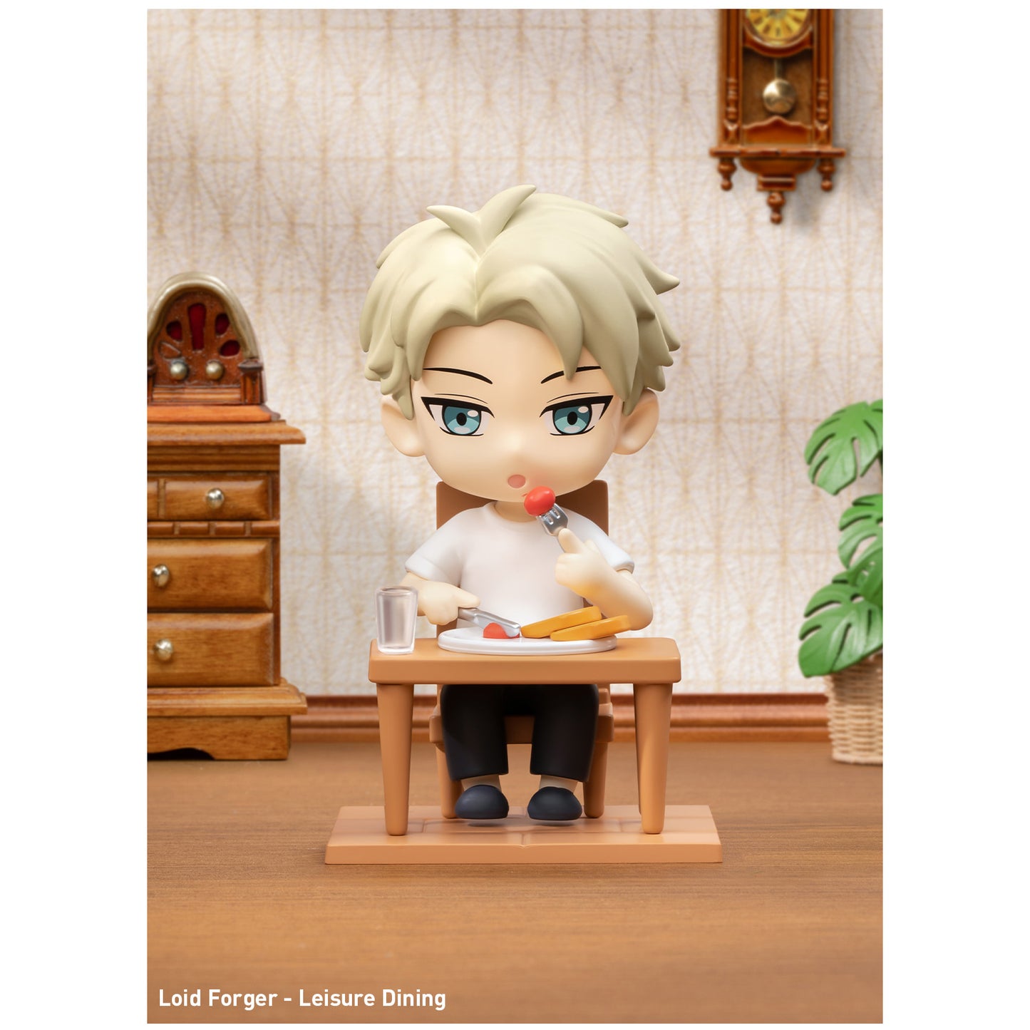 
Loid Forger – Leisure Dining from POP MART SPY × FAMILY Daily Life; scene props are illustrative
