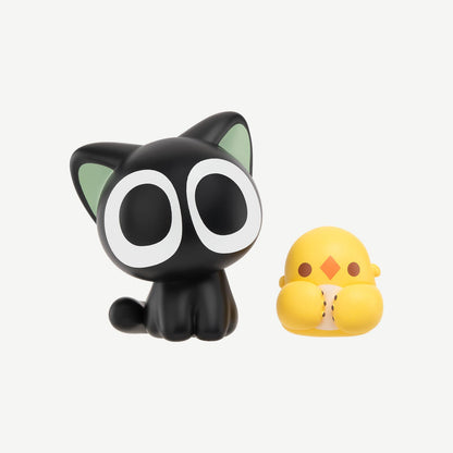 
Luo Xiaohei with a small yellow chick from the Daily Series