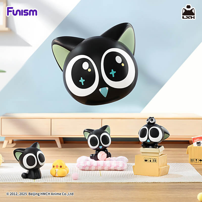 
Kitten-head retail capsule with three example Luo Xiaohei Daily Series miniatures